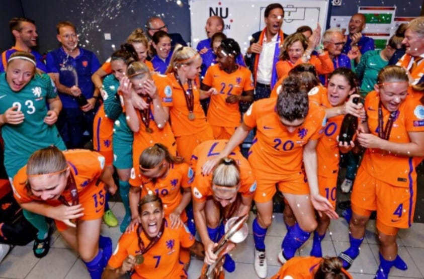 Oranje Leeuwinnen - EK kwalificatie - dansje