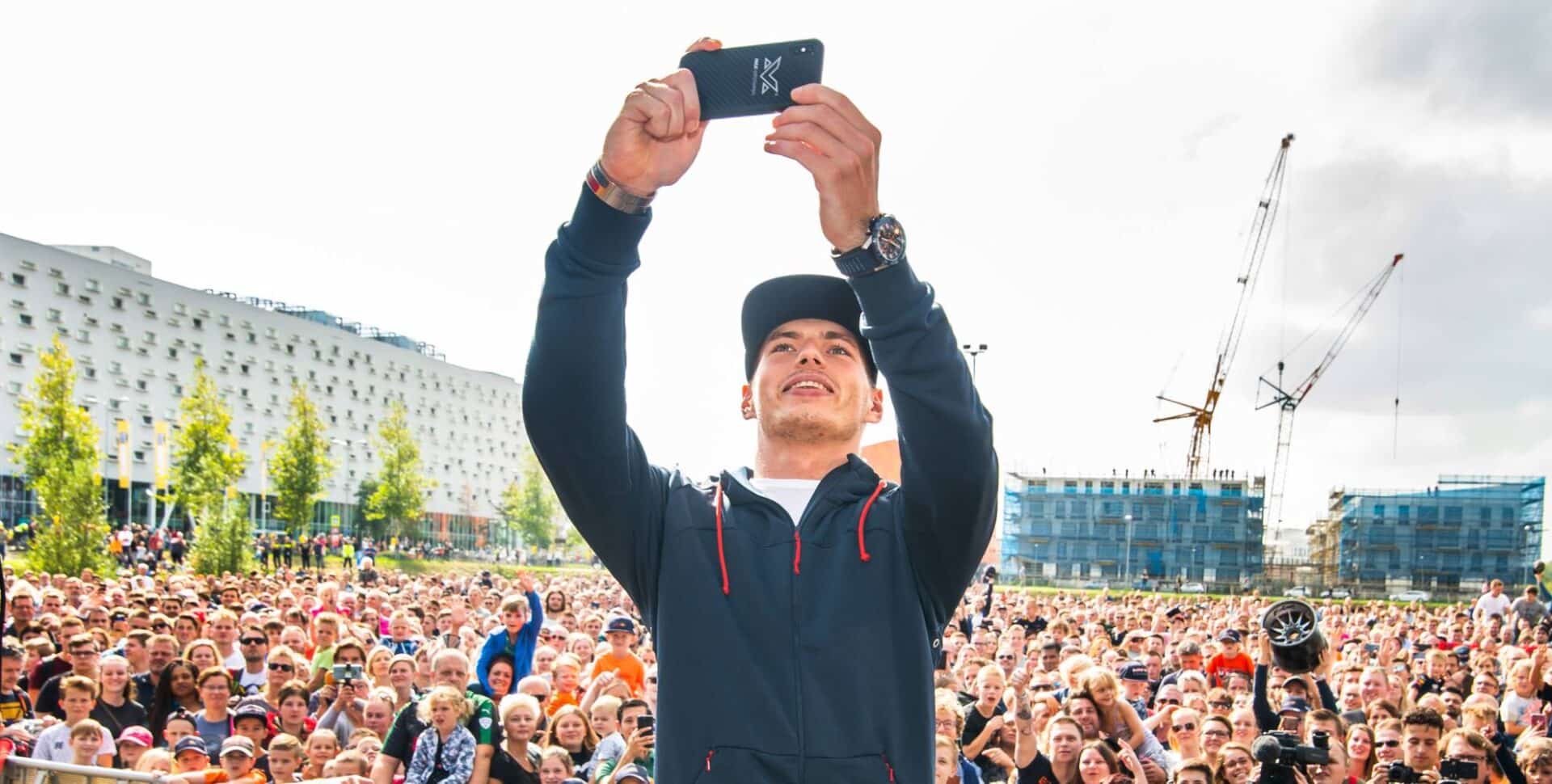 Max Verstappen selfies