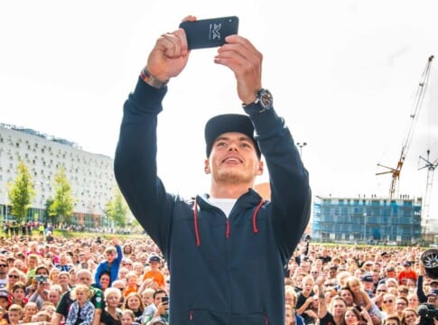 Max Verstappen selfies